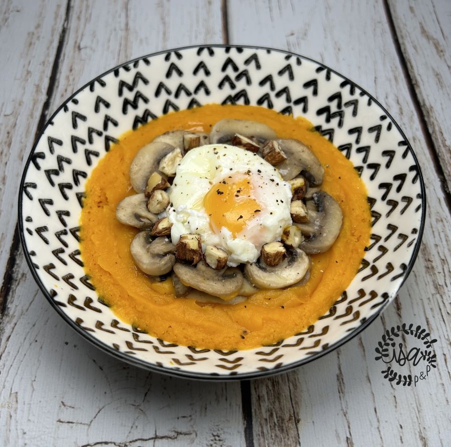 Œuf poché sur purée de butternut et champignons