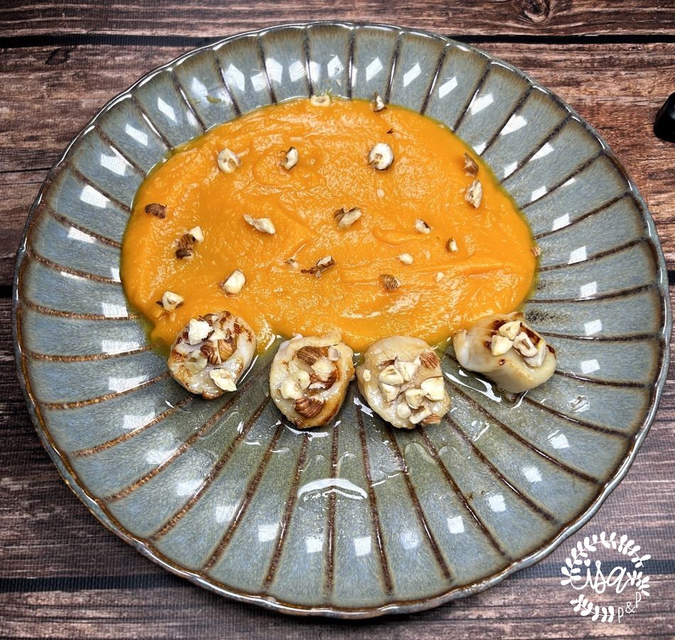 Saint-Jacques aux noisettes, purée de butternut